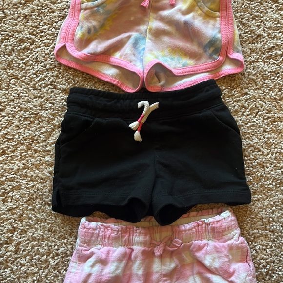 Shorts - Picture 3 of 4